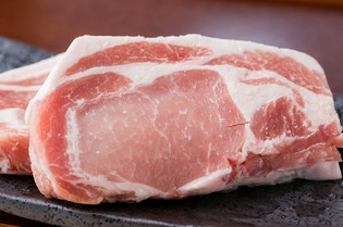 鹿児島産「黒豚」を使用。肉1枚の美味しさを追求する