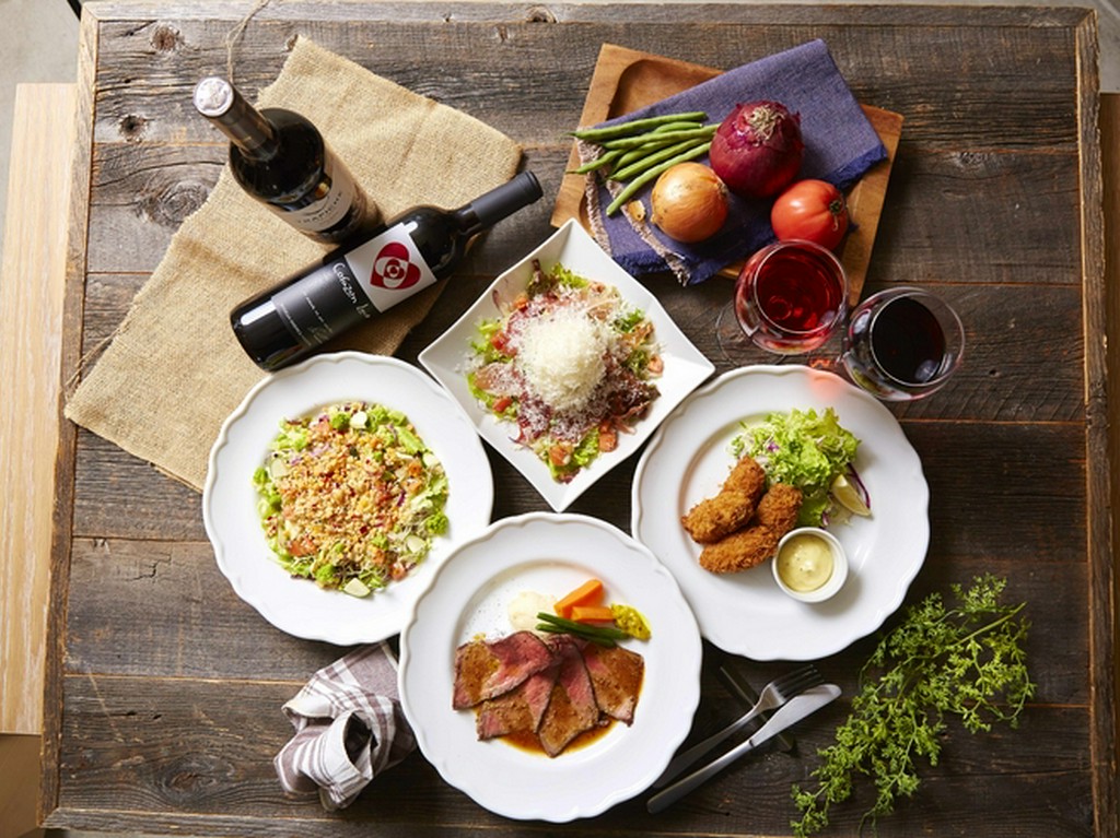 落ち着いた印象の店内。いつもより会話も弾みそう