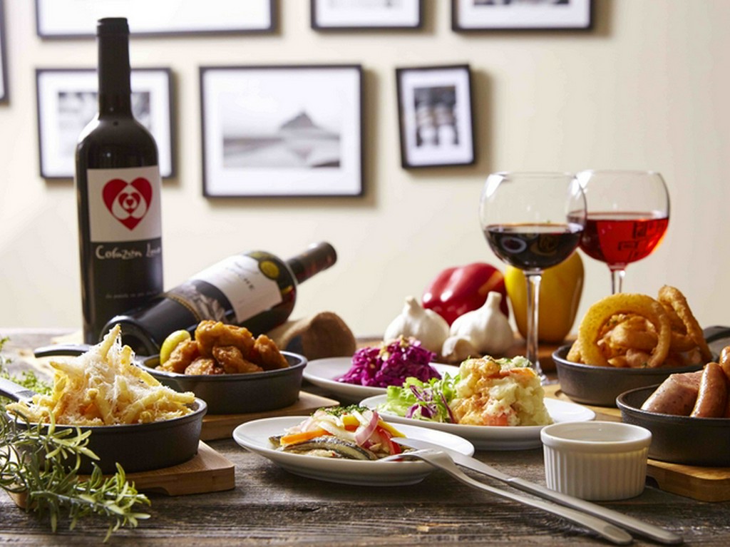 前菜メニューやワインも充実。気軽な女子会に活躍