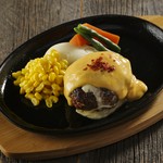 モッツァレラチーズとチェダーチーズ、2種のチーズのコクを楽しめます。