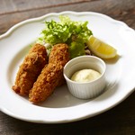 広島県産の牡蠣を使用　見た目も大きく食べ応えのあるカキフライです。