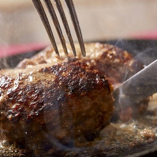 【五感で感じる!熱々ジューシーなハンバーグメニュー】