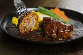 人びとを魅了してきた逸品『大宮特製ハンバーグステーキ』