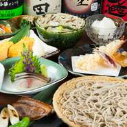 蕎麦屋ならではの懐石コースを静かな店内で種類抱負なお酒でゆったりとご利用ください。
コースご予約のお客様は2時間1500円で飲み放題をお付けできます。
4名様以上から個室のご用意もございます。
