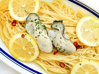 100g 1,749円（税込）
150g 2,618円（税込）
季節の真牡蠣をレモンで爽やかに仕上げたパスタです。