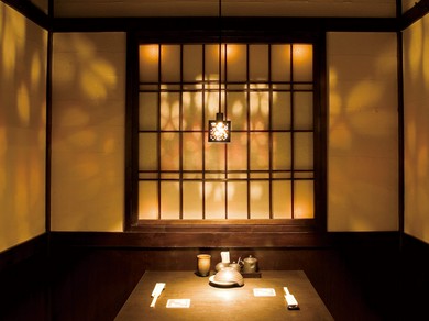 少人数向けの個室から、宴会や団体でも利用できる個室を用意