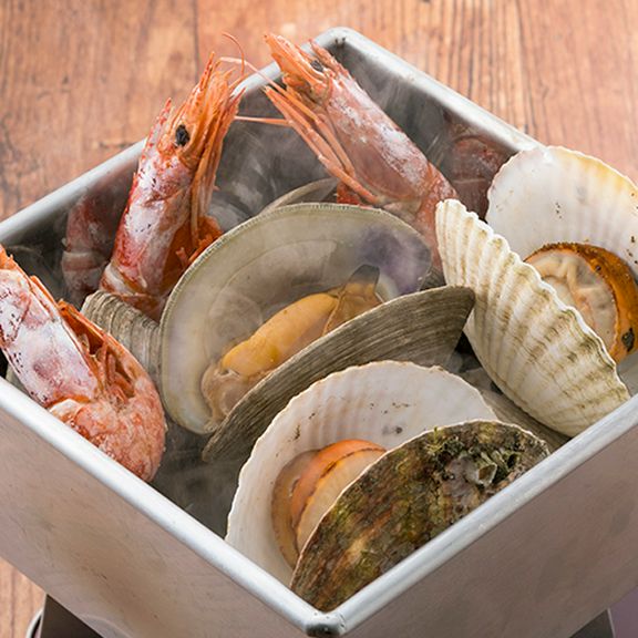 仲間同士で盛り上がる、魚介たっぷりの豪快な『カンカン蒸し』