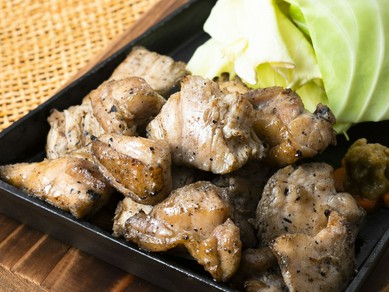 口に広がる旨味がたまらない『はかた地どり　ももむね焼き　中（1〜2人前）』