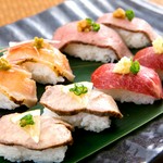 新鮮で上質な桜肉、鶏肉、牛肉素材の味そのままお楽しみいただきたく、お寿司としてお出しいたします。