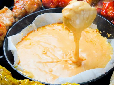 名物【チーズチェゴチキンセット】は1900円!全5品