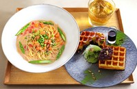 パスタ単品価格＋500円

豆乳を使ったワッフルが選べる、
食後の愉しみが詰まったセットです。

●お好きなパスタ
●お好きなワッフル
●セットドリンク