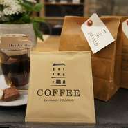 おうちでジュヴォーのコーヒーを楽しめるようになりました。
美味しいケーキとコーヒーでおうち時間を楽しんで下さい。
贈り物にもご利用いただけます。