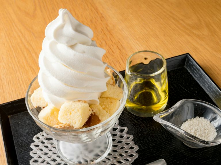 オリーブオイルとゲランド塩のソフトクリームパフェ