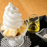 コクのあるソフトクリームに、フランスで作られたゲランド塩とこだわりのオリーブオイルをお好みでかけてお召し上がり下さい。


＋400円で各種ドリンクがセットに出来ます。