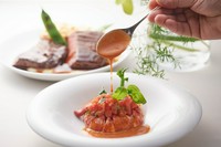 ビストロスタイルにアレンジされたフレンチの逸品を集めた『ビストロカラト特別コース』