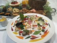 約40種類以上のお野菜が乗った野菜の遊園地とデザートワゴンも楽しめる至福のコース！