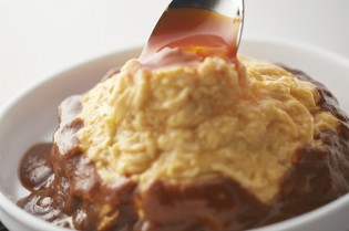 フランス料理の観点から、再構築された『新感覚オムライス』