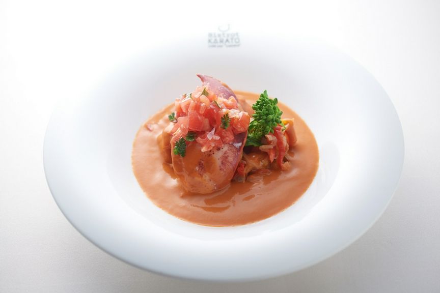 オマール海老 野菜で仕上げた”ワタリ蟹の冷製ビスクスープ”