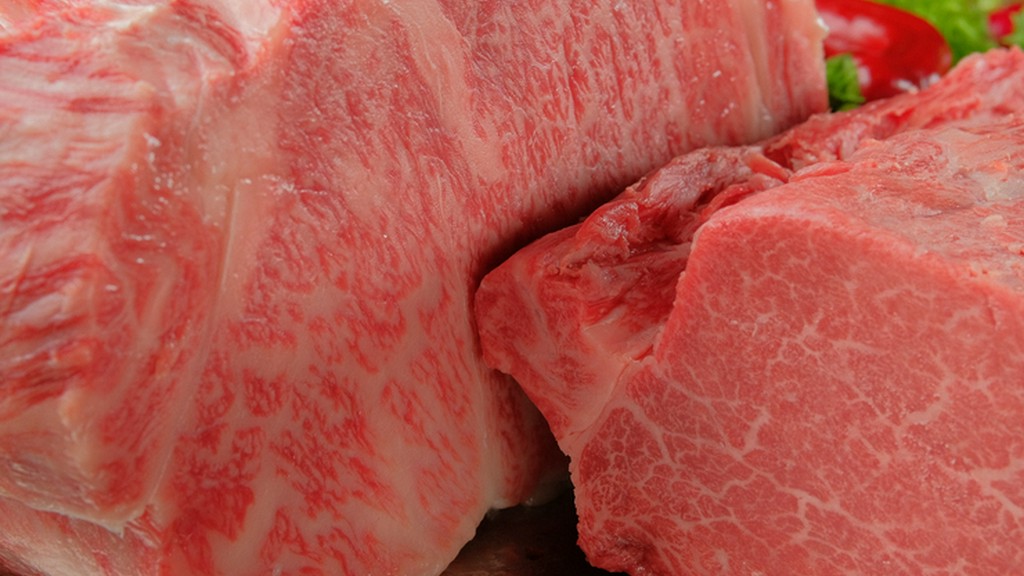 山形県月山の直営牧場で育てられる「福寿館牛」