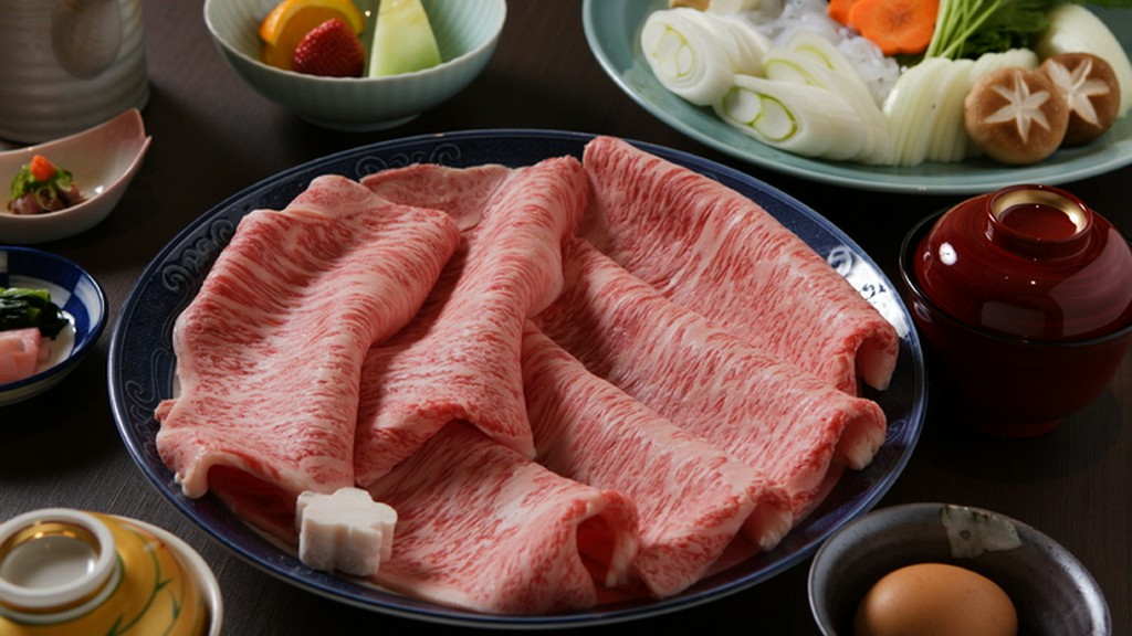 大判にスライスされた「福寿館牛」を特製の割り下でいただく『寿き焼』