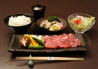 黒毛和牛焼肉・サラダ・コールドハム・野菜・赤出し・香の物