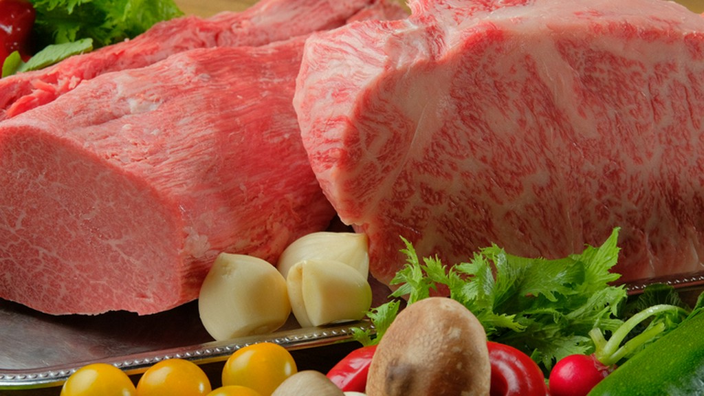 素晴らしい肉質を誇る黒毛和牛とお皿に彩りを添える厳選野菜