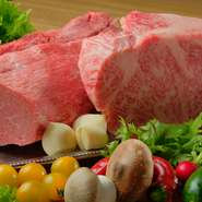 厳選された雌牛（処女牛）だけをしようしているため、やわらかさが格段に違います。また、彩り豊かな野菜は全国各地から選りすぐり。季節の移り変わりを感じさせる旬の食材を取り入れています。