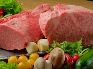 素晴らしい肉質を誇る黒毛和牛とお皿に彩りを添える厳選野菜