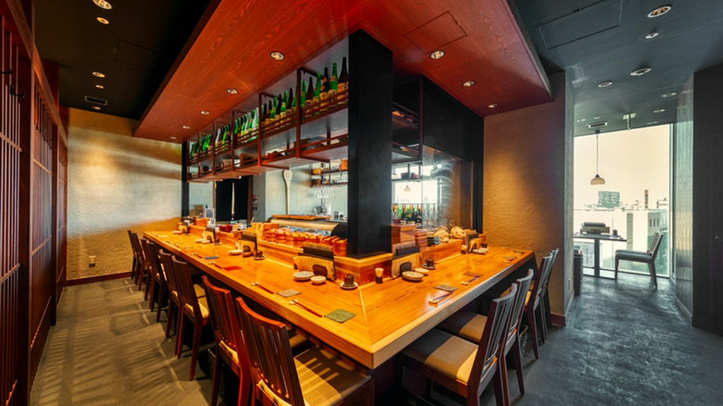 臨場感溢れるカウンターで一人の時間を優雅に満喫