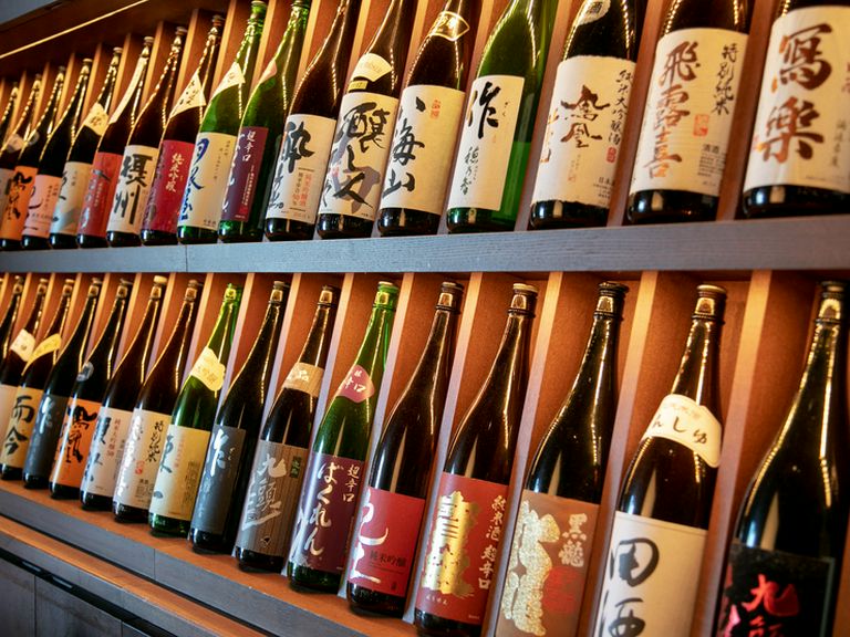 日本全国から取り寄せられる利酒師厳選の日本酒