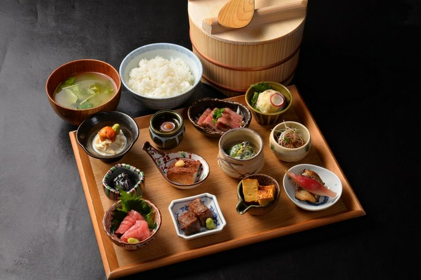 初夏の12種の彩り御膳