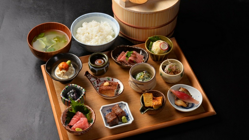 初夏の12種の彩り御膳