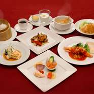 ○前菜四種
○点心二種
○蟹爪と白菜のスープ
○ソフトシェルクラブのチーズチリソース
○牛肉と牡蠣のXO醤炒め
○白身魚と巻き湯葉の葱生姜蒸し
○フカヒレかけ ご飯 又は つゆそば
○デザート二種
○コーヒー