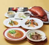 フカヒレ姿煮込みをメインに高級食材を使用したコース
