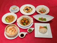フカヒレ姿煮込みをメインに高級食材を使用したコース
