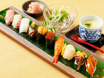 旬素材とシャリのベストマッチ。新鮮なネタを堪能する『上寿司』