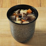 京都産ブランドボークを使用した、こだわりの豚汁です。