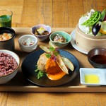 [副菜3種]＋[十六穀米]＋[豚汁]＋[グリーンジュース]＋[土鍋おぼろ豆ふ or 野菜せいろ蒸し]