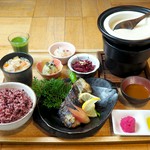 忙しい毎日を過ごされる方、外食もカラダにやさしいメニューを愉しみたい方に向けて、その日の気分で組み合わせを選べる『ヘルシー・ナチュラル・チョイス』をテーマとしています。