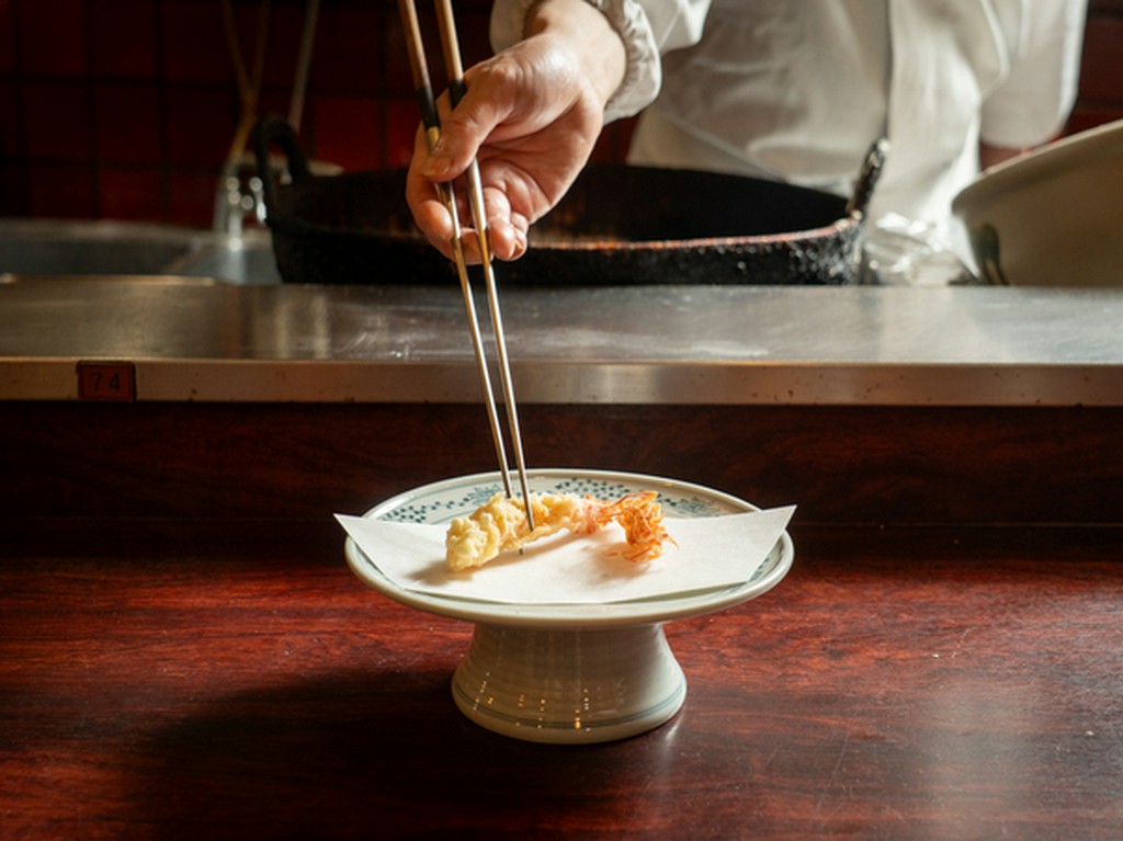 職人がひとつひとつ丁寧に揚げる自慢の天ぷら