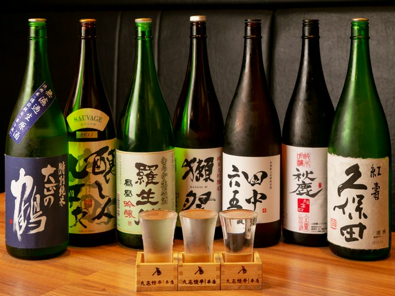店主が日本各地から集めた日本酒が、通好みのラインナップ
