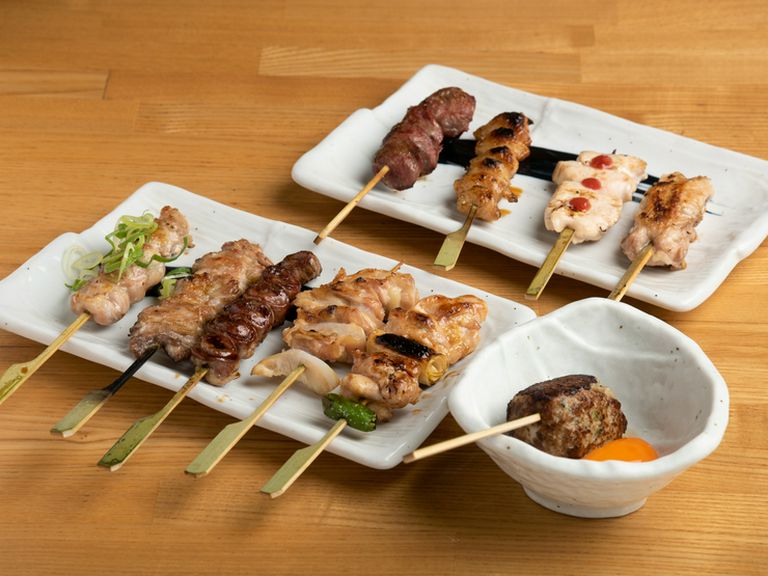 毎朝仕入れる「大山ハーブ鶏」の『備長炭竹串焼き』が美味