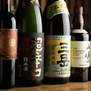 生ビールは「サントリー プレミアムモルツ」、ハイボールは「知多」「白州」「山崎」のプレミアムウイスキー、焼酎は「三岳」「佐藤」「兼八」など。ワインは赤・白3種をグラスで提供し、美酒佳肴を提案しています。