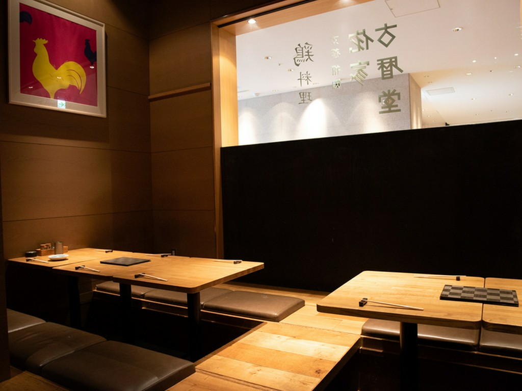 グループでも利用できる、店内奥の掘りごたつ席もおすすめ