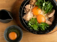 おこげの香ばしさと、卵のふわとろ食感のコントラストが堪らない『石焼親子丼』