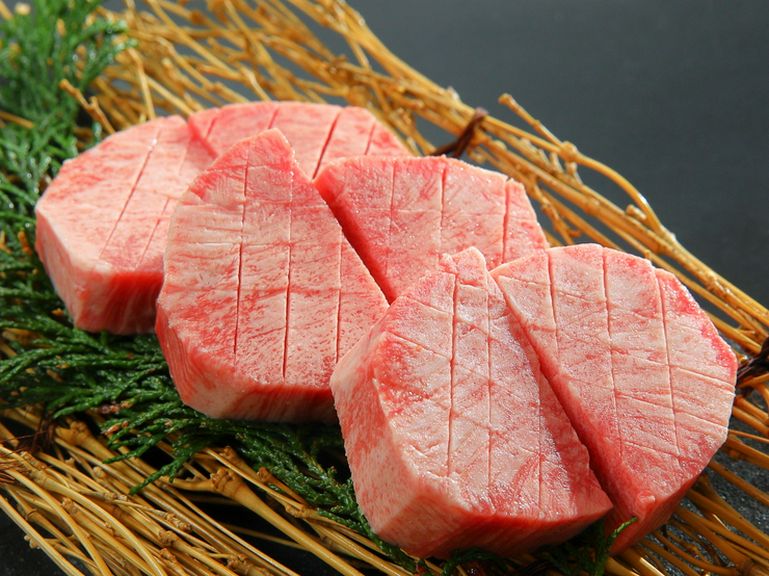 ザクザクとした食感がたまらない『特選厚切り牛タン』