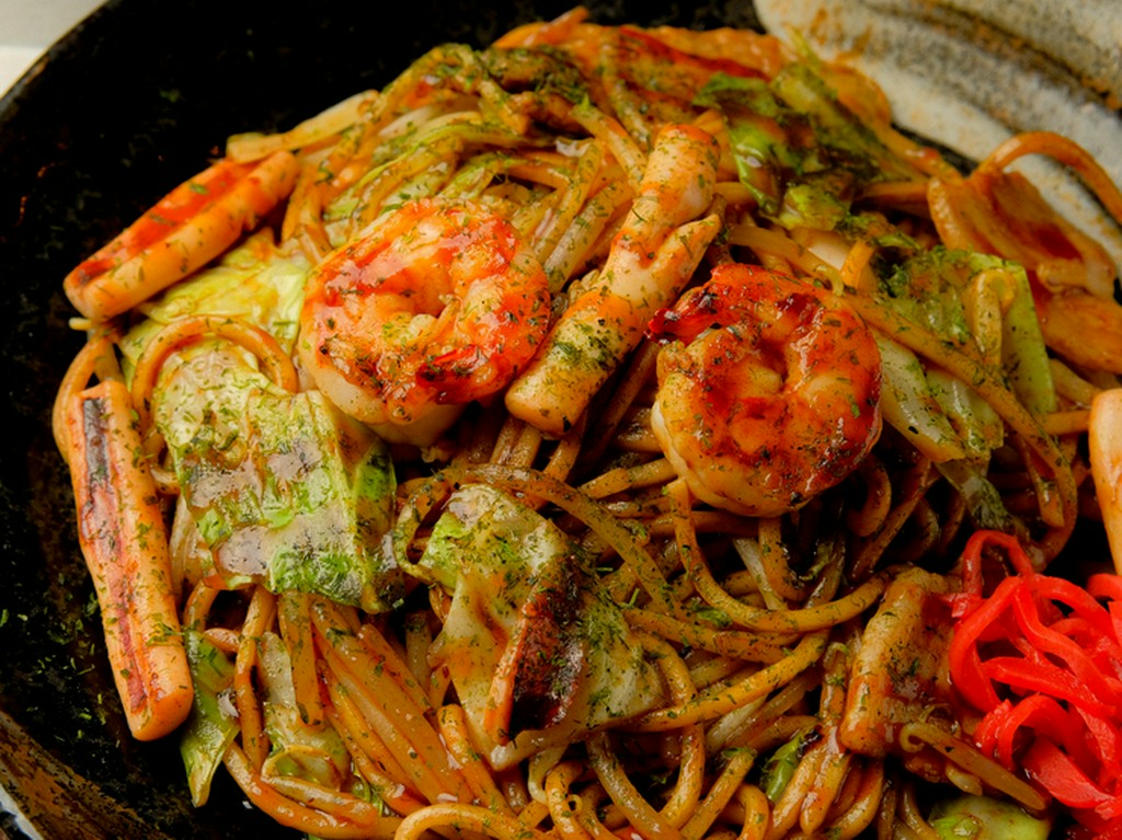 上質な肉、市場で厳選する新鮮な魚介を使ったメニューが充実