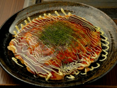 熟練の技でふっくら、とろとろに。ぺろりと食べられる軽い食感のお好み焼き『ミックス玉』