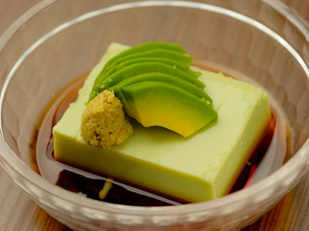 ねぎ焼き、お好み焼きが焼けるのを待つ間に。まったりとした『アボカド豆腐』