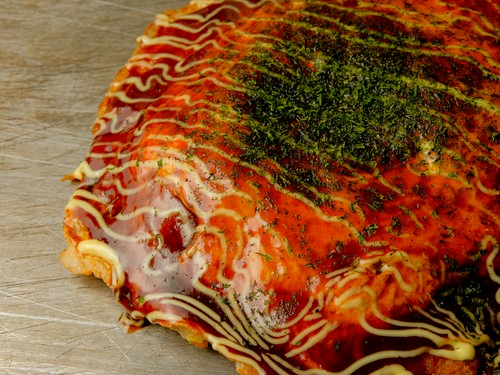 プロの技でふんわり焼き上げる『お好み焼き』